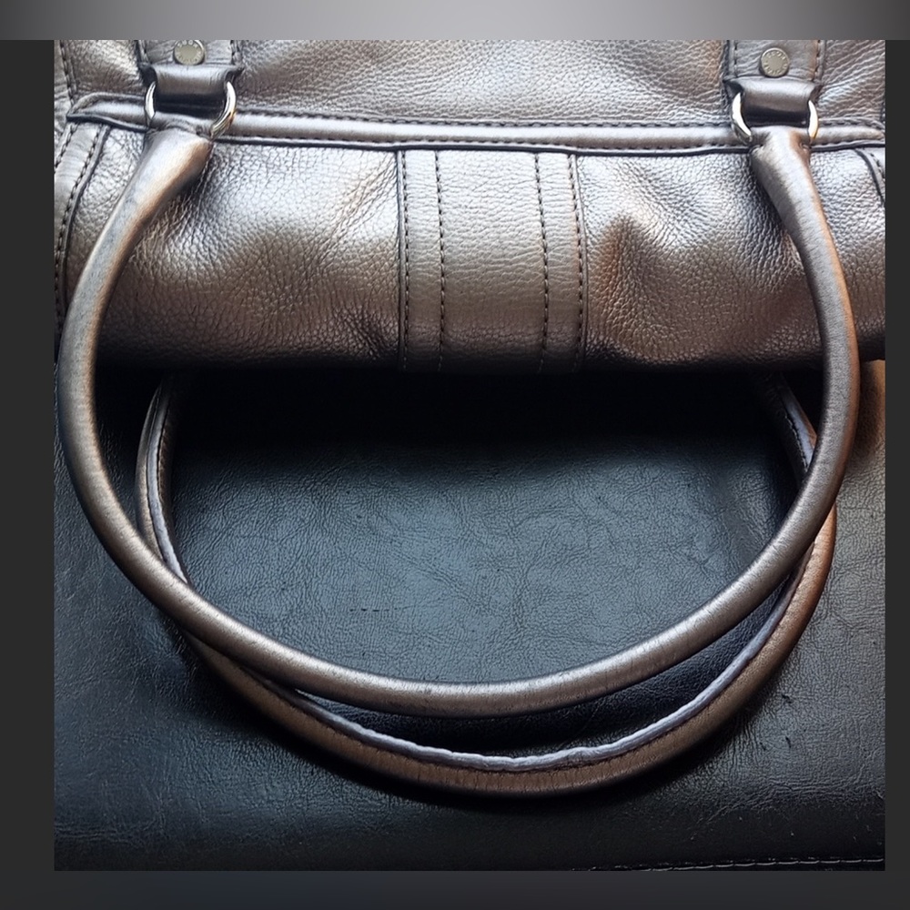Michael Kors hand bag in metallic silver - Picture 10 of 12